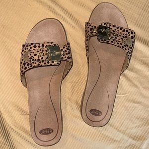 Dr Scholls Leapord Velcro Flat Sandal with .5 inch lift - women’s 8.5